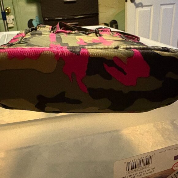 NEW without tags - Lug Pitter Patter - Camo Orchid - Picture 2 of 4